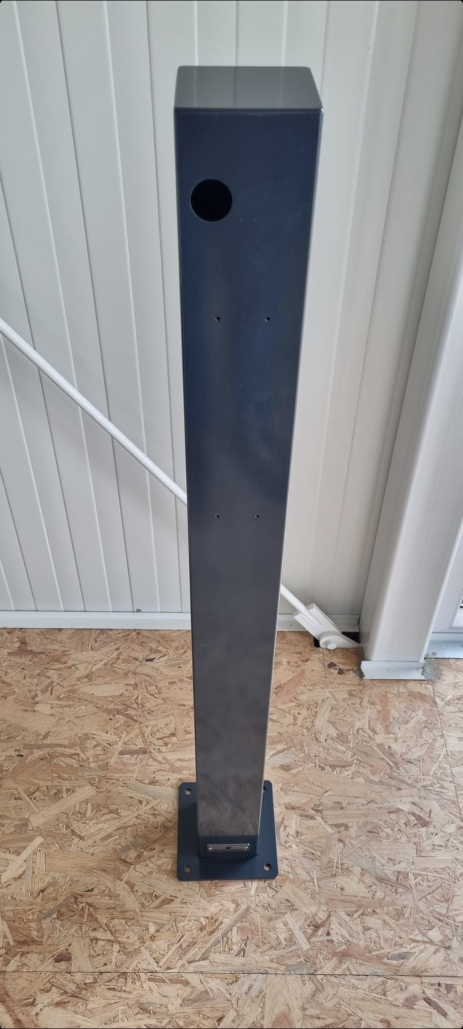 Stazione di ricarica adatta per SolarEdge Home Wallbox con tetto | Stare in piedi | Stare in piedi | stele