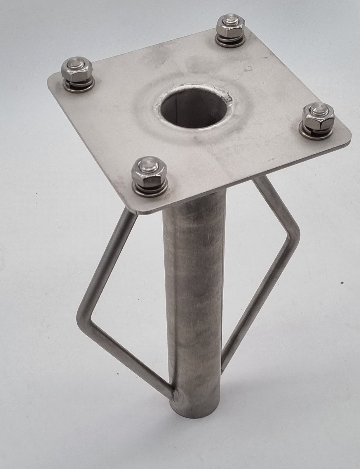 Base di montaggio a pavimento adatta per DIE-Ladesäule.de da cementare (dimensioni: 300x140x140mm - diametro del tubo 40mm)